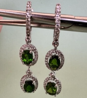 Pendientes de plata de ley 925 con diopsido de cromo verde rodio Foto 1 de 4