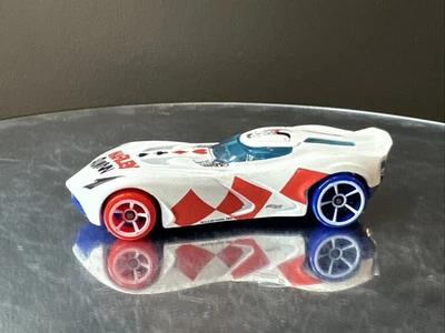 Paquete Hot Wheels Batman Pull - Harley Quinn Velocita Foto 1 de 4