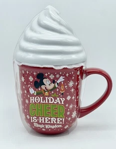 Taza de Navidad Disney Magic Kingdom Holiday Cheer Mickey Mouse con tapa - Imagen 1 de 6