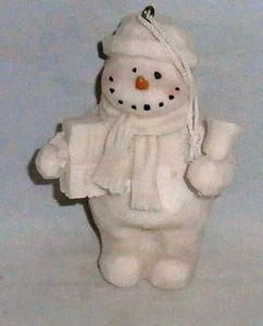 Weihnachtsschmuck SCHNEEMANN LÄUTET GLOCKE UND HÄLT EIN GESCHENK - Bild 1 von 2