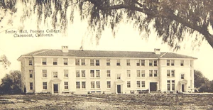 RPPC POMONA COLLEGE SMILEY HALL CLAREMONT KALIFORNIEN NEWMAN POSTKARTE BUCHLADEN - Bild 1 von 3