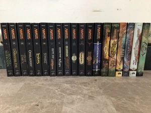 Lot of Nineteen (19) MAGIC THE GATHERING Paperback Books - Imagen 1 de 8