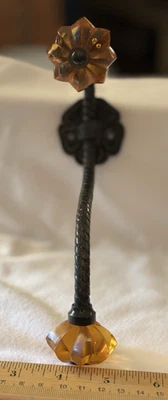 Estilo De Colección 2 Ganchos Colgador de Pared Hierro Fundido Negro, Perillas de Vidrio Ámbar Foto 1 de 4