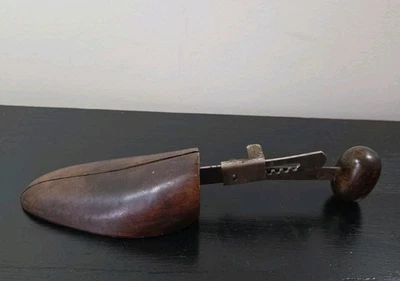 Camilla ajustable vintage con forma de zapato de madera individual Foto 1 de 4