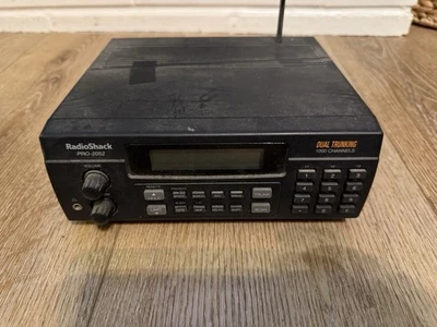 RADIO SHACK DUAL TRUNKING 1,000 CHANNEL DESKTOP/MOBILE SCANNER PRO-2052 NO CORD - Image 1 of 3