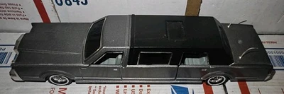 Majorette #3045 Gray W/Black Lincoln Stretch Limousine 1/32 - Image 1 of 4