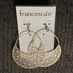 Francesca’s goldfarbene filigrane Ohrhänger Creolen - Bild 1 von 2