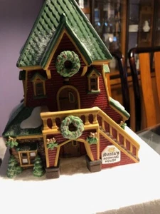 DEPT 56 Heritage Village Santa's Rooming House Weihnachten kostenloser Versand - Bild 1 von 5