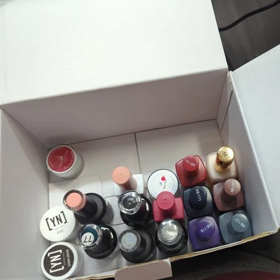 Varios colores de esmalte en gel SIN USAR - Apres, Gel Monsta, Madam Glam Foto 1 de 4