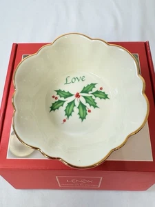 Neu im Karton Lenox Holiday runde geriffelte Schale leben mit Stechpalme & Beeren - Bild 1 von 9