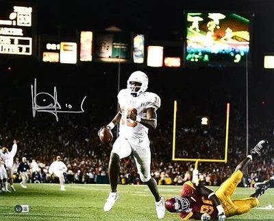 Foto autografiada de Vince Young Longhorns 16x20 TD Run - Beckett con holograma plateado Foto 1 de 4