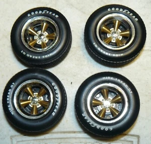 Ruedas y neumáticos American Mag centrales dorados 1/18 para un diorama o para usar - Imagen 1 de 3