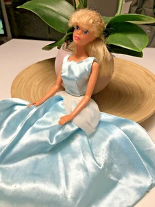 Barbie vintage Cenerentola Disney - Mattel 1995 con abito quasi completa - Foto 1 di 7