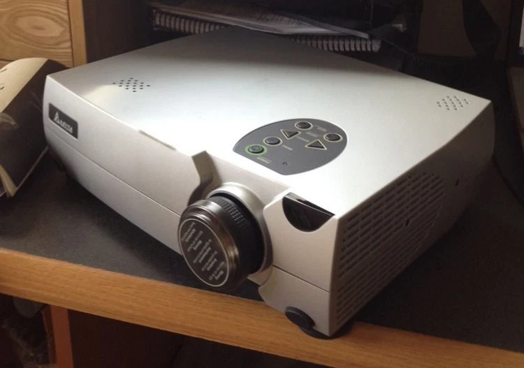 Delta AV-600AB LCD Projector Beamer 1000 Lumen Display is NOT 100% OK 118 Hours - Bild 1 von 1