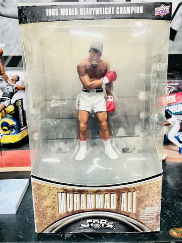 Muhammad Ali Upper Deck Pro Shots Figure 1965 HEAVYWEIGHT WORLD CHAMPION Cover