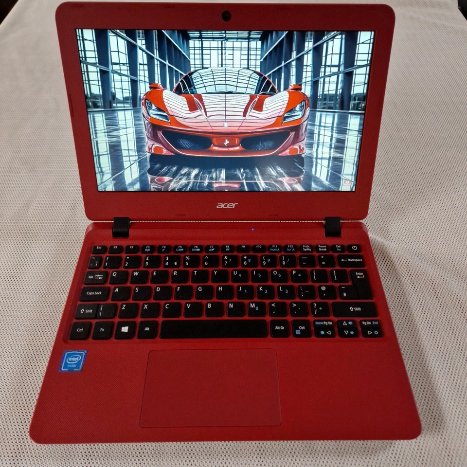 Acer Aspire ES11, ES1-132-C06L ,Celeron, 11.6", Wind 10 ,32Gb EMMc,4Gb RAM (128) - Image 1 of 4