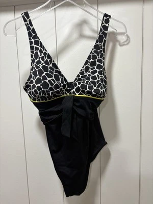 Figuras It! Maiô preto com cobertura total acolchoada mais fina de barriga tamanho 10 - Imagem 1 de 3