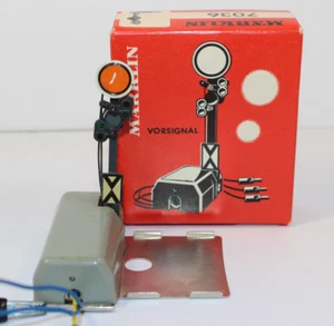 me3532, Altes Märklin 7036 Vorsignal mit Bodenplatte TOP OVP H0 - Bild 1 von 13