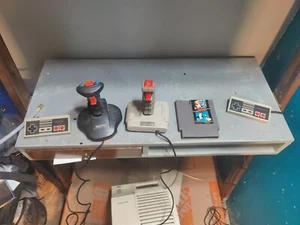 Original NES, 2 Original  NES controllers, Duck Hunt And Two Quickshots - Picture 1 of 5