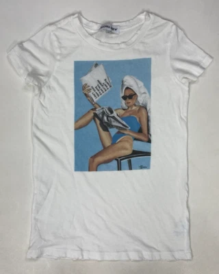 Camiseta Shonna Drew Modelo Periódico Gráfico Mujer XS Manga Corta Envejecida Foto 1 de 4