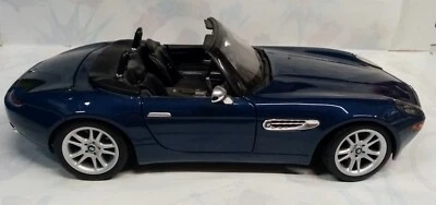 MAISTO  1/18 BMW Z8 BLUE  - Immagine 1 di 4