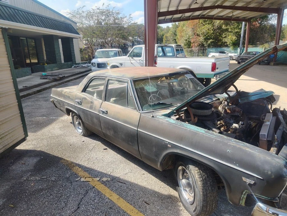 Chevrolet Bel Air 1966 OEM regulador de ventana trasera derecha  Foto 1 de 4