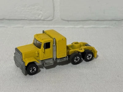 Plataformas de dirección Hot Wheels amarillo camión tractor solo puede no remolque Foto 1 de 4