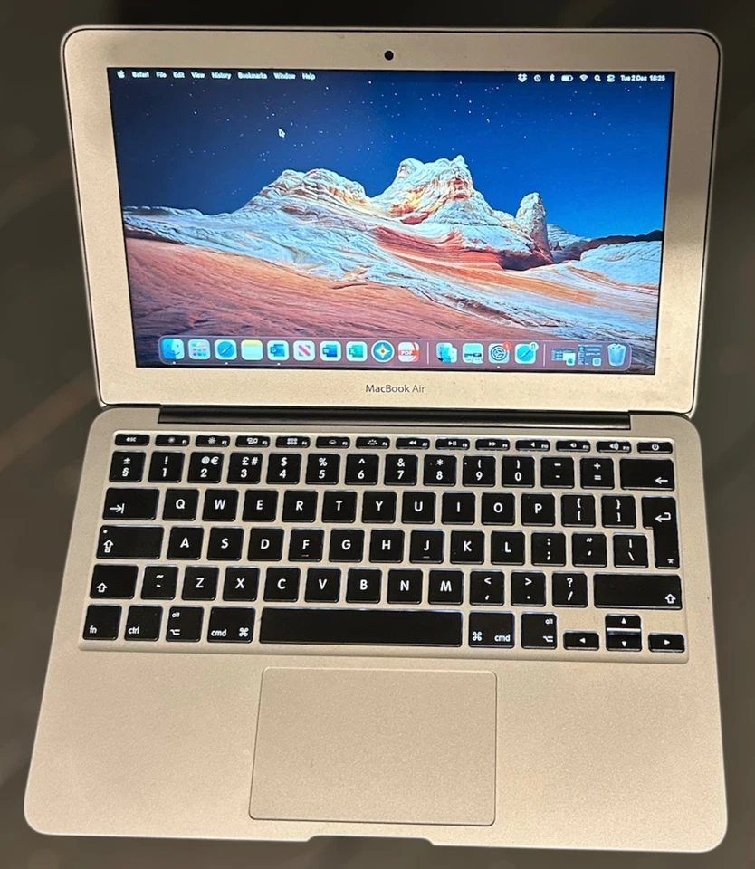 Apple MacBook Air 11-inch, 2014, Silver, 1.4 GHz Intel Core I5 - Image 1 of 4