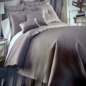 Set piumone trapuntato nuovo con scatola Southern Living 4 pezzi KING Carlisle marrone con federe e gonna - Foto 1 di 9