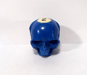 Handgeschnitzter Schädelkopf Pool #2 Billard Ball Schnitzen Netsuke blau Mini Skulptur - Bild 1 von 3