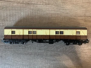 Hornby R4451 OO Gauge SR Bogie Luggage Van Pullman Umber and Cream No Box - Picture 1 of 6