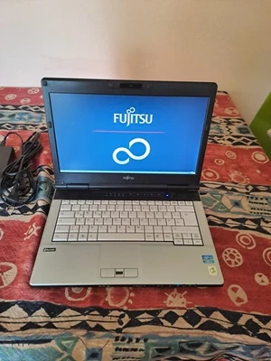 Laptop Fujitsu i3 4GB RAM 298 GB - Bild 1 von 4