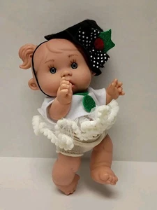 Marina & Pau Weihnachten Baby Mädchen Puppe Tutu & Mütze 10" weich duftend - Bild 1 von 12