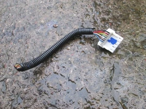 TOYOTA AYGO 5-TÜRER 2008 RECHTS FAHRERSEITE RÜCKLEUCHTE KABEL STECKER SCHNITT LOOM - Bild 1 von 1