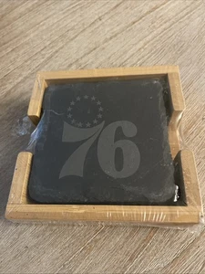 Philadelphia 76ers Laser geätzte Schiefer Untersetzer, 4er Set Holzhalter - Bild 1 von 4