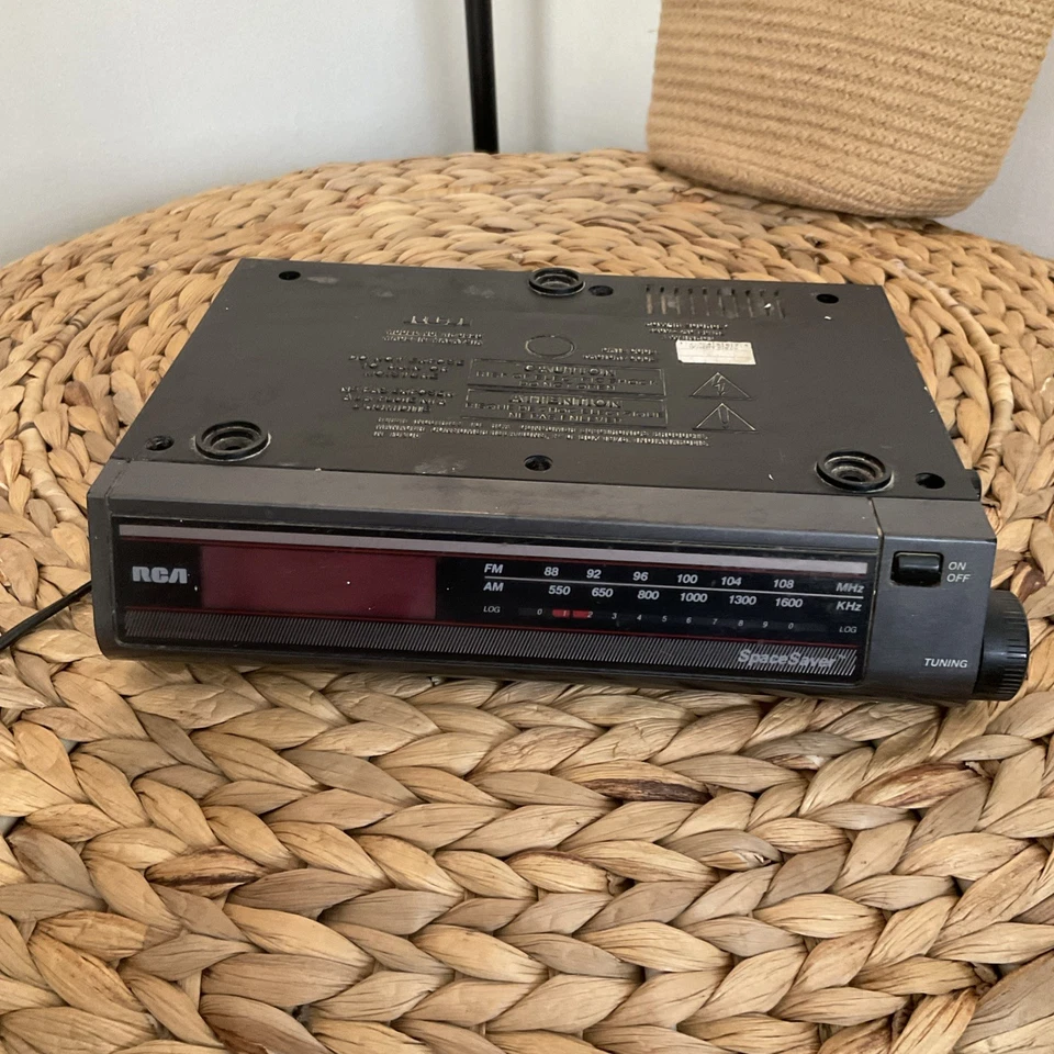Vintage  RCA FM/AM Digital Clock Radio Tested Works - Image 1 of 4