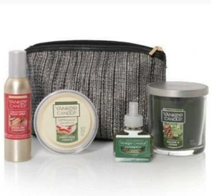 NWT Yankee Candle Holiday Fragrance Filled Clutch - Picture 1 of 2