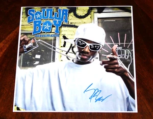 SOULJA BOY SIGNIERT SOULJABOYTELLEM.COM 12 X 12 ALBUM COVERFOTO RAP HIP HOP!! - Bild 1 von 1