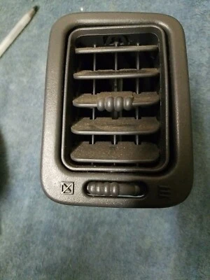 Chevrolet Tahoe Silverado GMC Sierra RH dark gray Dash ac Air Vent Assembly  OEM - Image 1 of 4