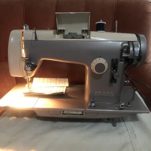 Vintage Kenmore Nähmaschine Modell 52 (158.523) mit Pedal funktioniert - Bild 1 von 17