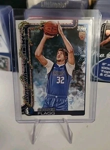 Cooper Flagg 2025 Topps Holiday Basketball Base RC Rookie Card Dallas MT - Bild 1 von 2