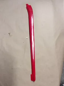 SUZUKI SP370 DR370 SP400 ROJA CUBIERTA INFERIOR IZQUIERDA ACABADO FABRICANTE DE EQUIPOS ORIGINALES NUEVO DE LOTE ANTIGUO 47281-32500 - Imagen 1 de 8