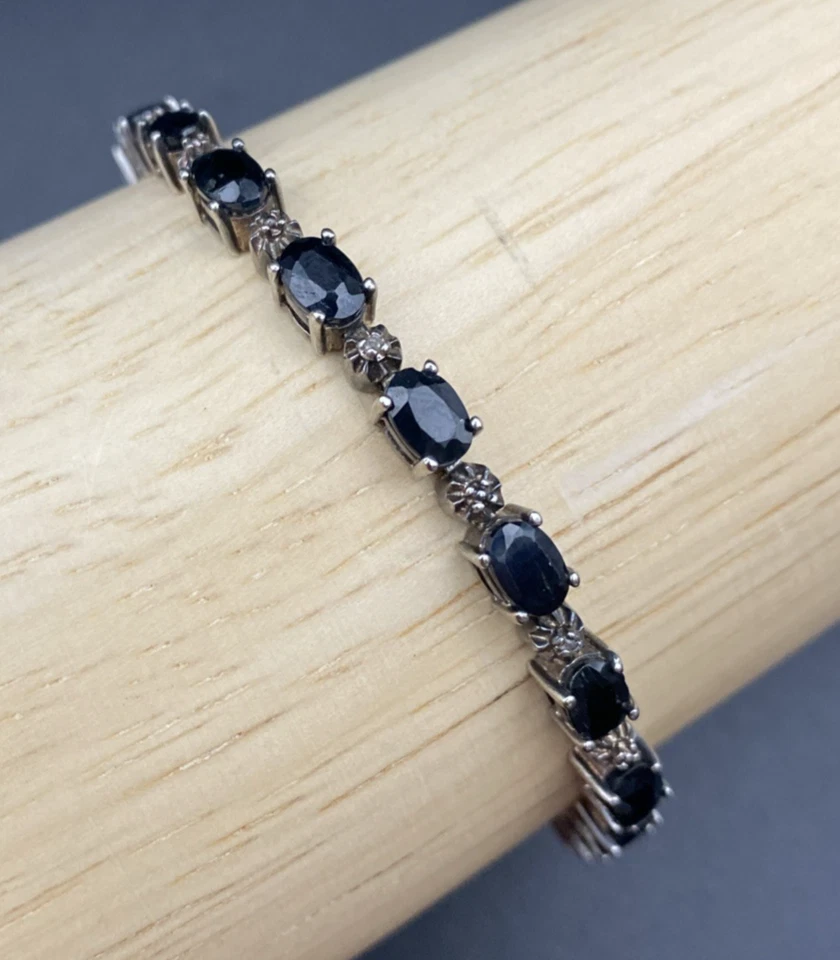 Brazalete Tenis Imitación Zafiro Acento Diamante Tono Plata 7.5" Cierres de Seguridad De Colección Foto 1 de 4