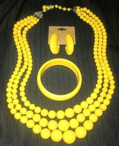 NWOT Vtg Graduated Yellow Lucite Beaded Necklace/Earring/Bracelet Set *Japan* - Picture 1 of 8