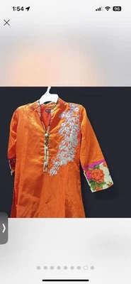 Kurthi floral naranja y rosa Foto 1 de 4