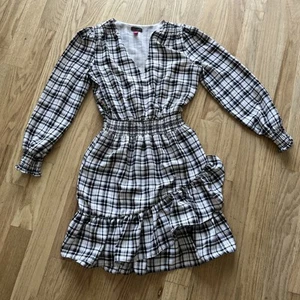 Vince Camuto Criss Cross Black And White Long Sleeve Dress Sz XS - Picture 1 of 3