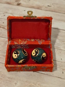 Yin Yang Baoding Kugeln in Deko Box für Stressabbau & Handtherapie  - Bild 1 von 9
