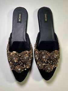 Nuovo! Saachi Velluto Nero SEQUINE FLOREALE VELLUTO SLIDES Mules Taglia 10 Donna - Foto 1 di 6