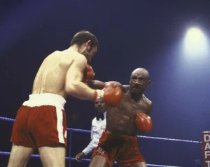 ALAN MINTER vs MARVIN HAGLER 8X10 PHOTO BOXING PICTURE - Picture 1 of 1