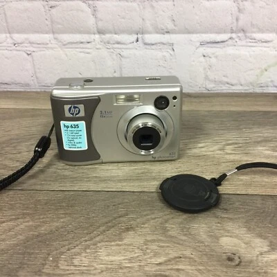 HP Photo Smart  635 2.1MP Digital Camera + 1GB Memory Card - Fully Working - Image 1 of 4